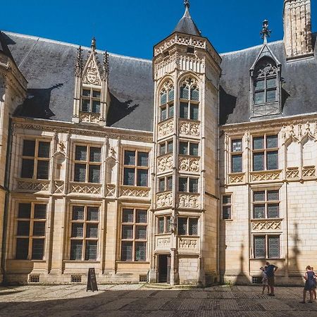 Calme Et Au Coeur Du Centre Historique Daire Bourges Dış mekan fotoğraf