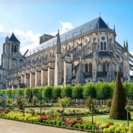 Calme Et Au Coeur Du Centre Historique Daire Bourges Dış mekan fotoğraf